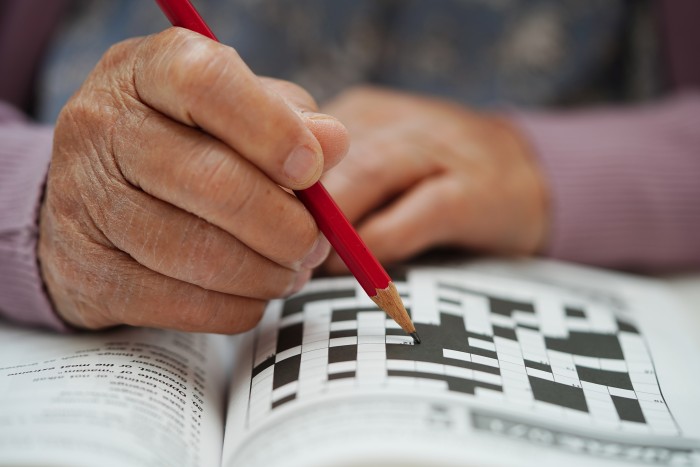 Activités cognitives pour un proche Alzheimer : mots croisés