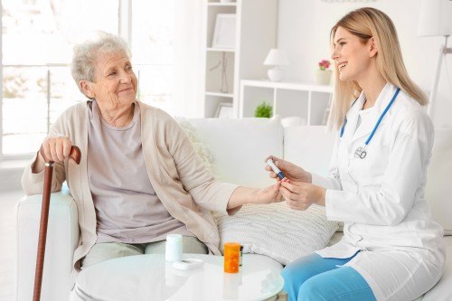 Accueil temporaire en EHPAD : Quelles aides ? 