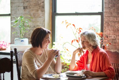 Dialogue entre aidant et parent âgé face au refus d'aller en EHPAD