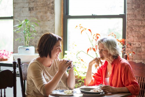 Dialogue entre aidant et parent âgé face au refus d'aller en EHPAD