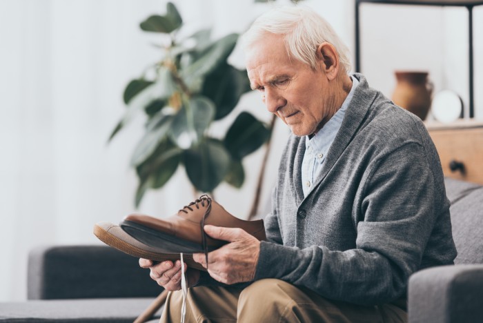 Pertes de mémoire immédiates, difficultés dans le quotidien : La deuxième phase de la maladie d'Alzheimer