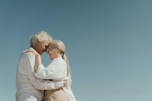 Bien choisir sa mutuelle senior pour vivre sereinement en résidence seniors