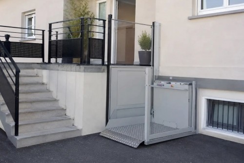  Aménagement accessibilité domicile – plateforme élévatrice PMR résidentielle