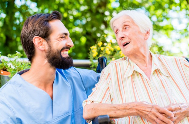 Les soins en maison de retraite